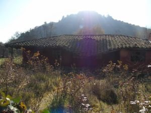 Una casa en mal estado en el sector de Upeo, 2016